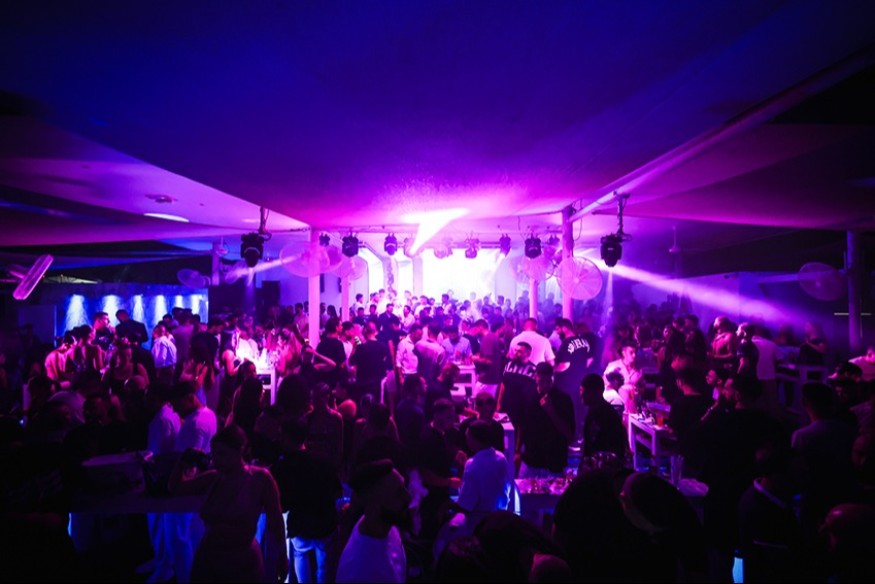 Blue Martini  Ο χώρος που και αυτό το καλοκαίρι, με βραδιές γεμάτες ρυθμό, μουσική  και ασταμάτητη ενέργεια.