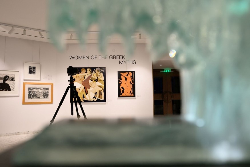 XeniArtSpace: Οι σιωπηλές γυναικείες μορφές της μυθολογίας αποκτούν φωνή